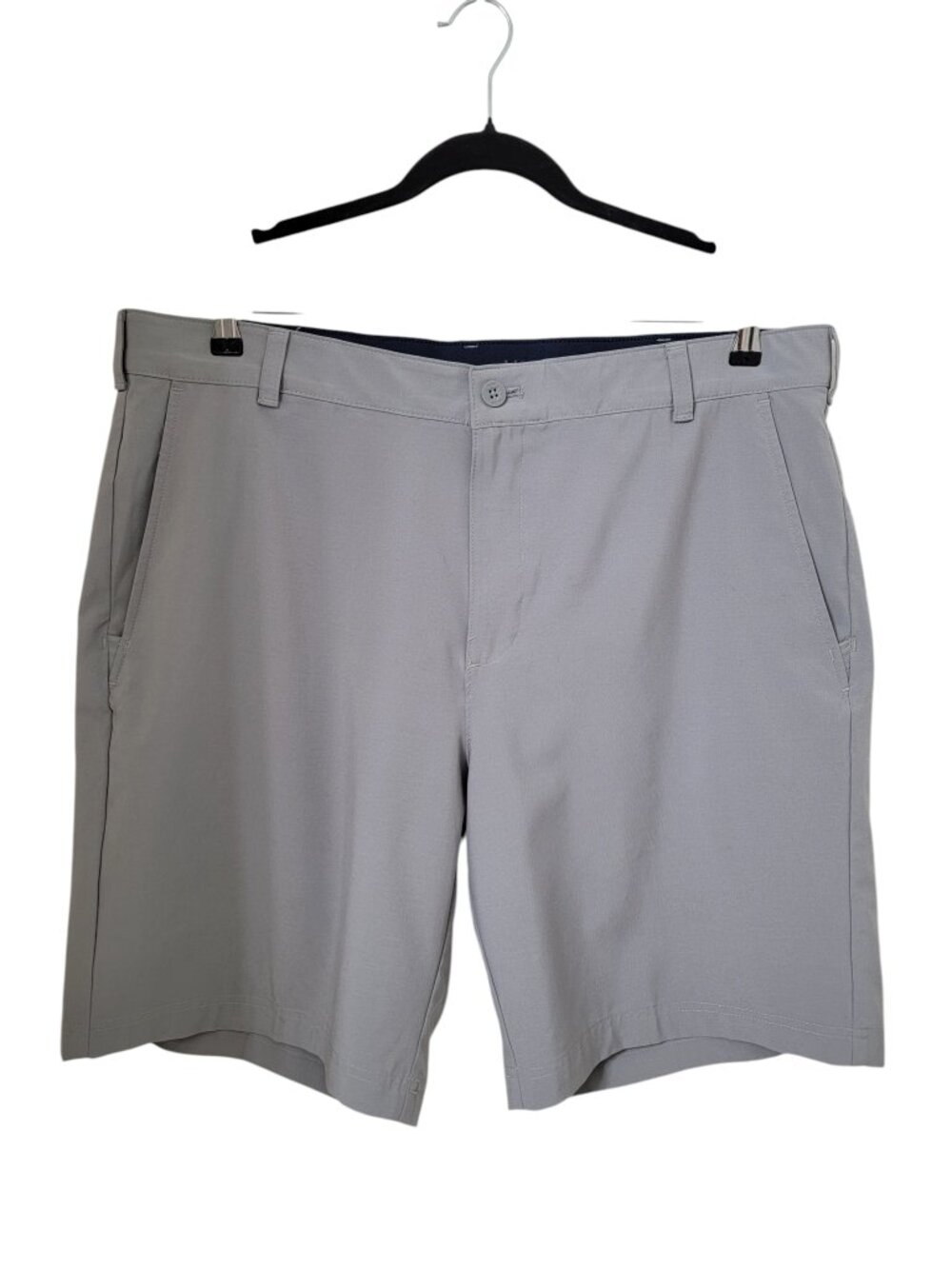 Izod Golf Size 40 Flat Front Performance Shorts in Light Gray